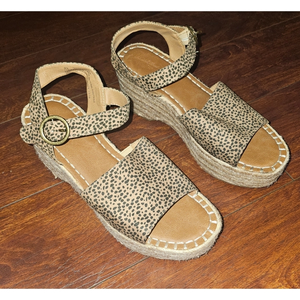 Universal Thread Women's Leopard Chic Espadrille Wedge Platform Sandal, size 9.5 - Picture 3 of 4